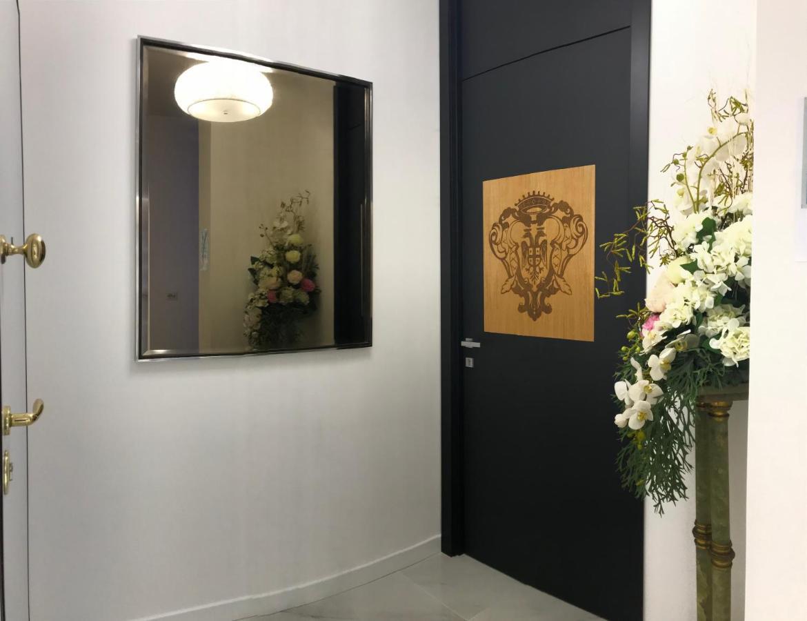 Luxury B&B Charlemagne ซาแลร์โน ภายนอก รูปภาพ