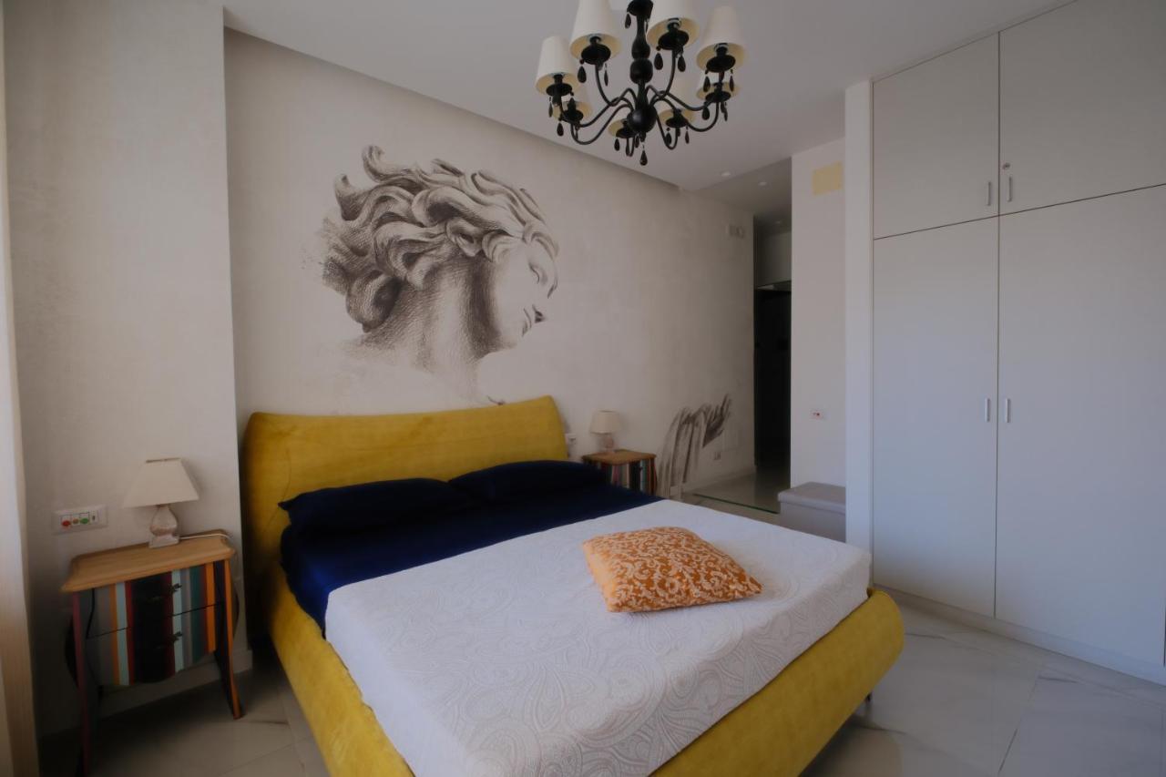 Luxury B&B Charlemagne ซาแลร์โน ภายนอก รูปภาพ