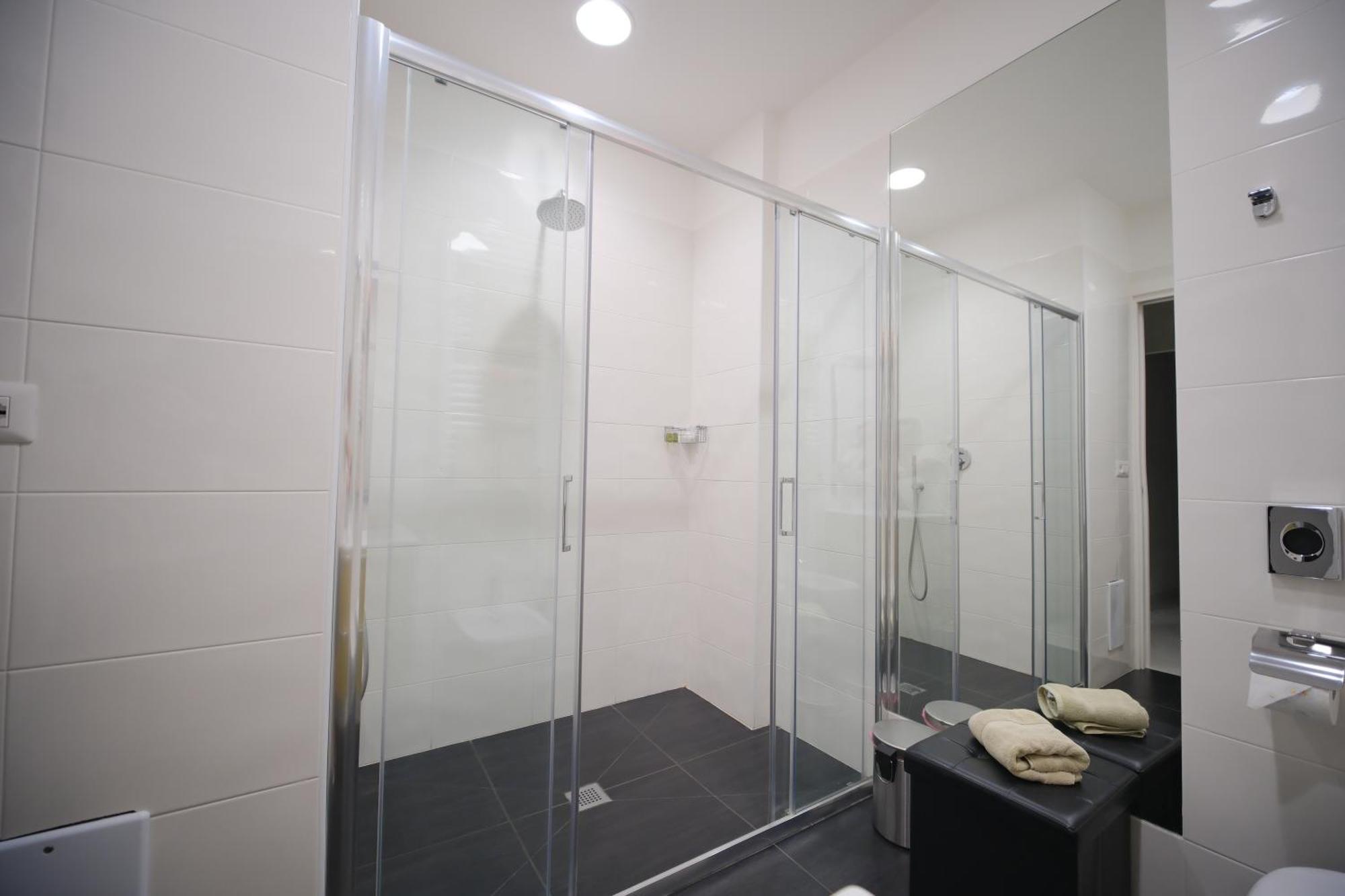 Luxury B&B Charlemagne ซาแลร์โน ภายนอก รูปภาพ